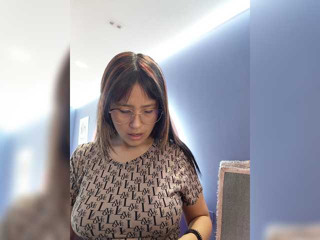 AmyJoness1 live cam on BongaCams