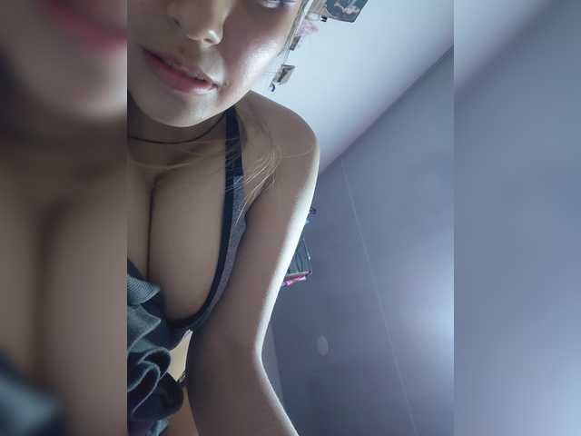 AmyJoness1 live cam on BongaCams