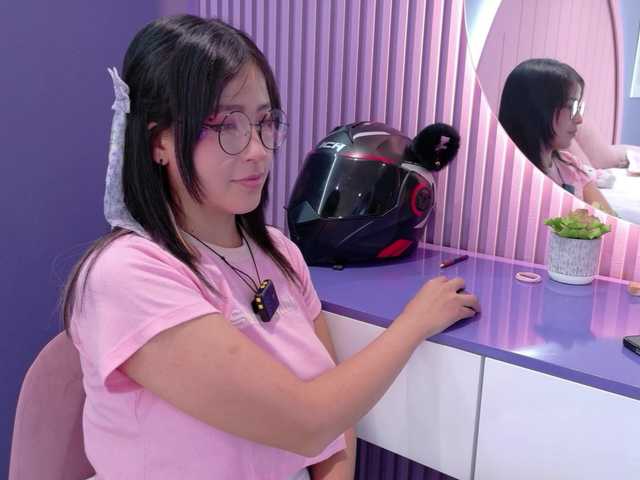 AmyJoness1 live cam on BongaCams