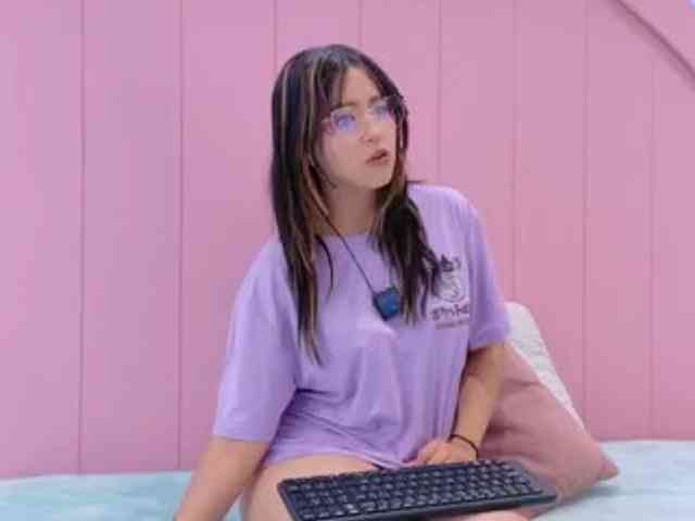 AmyJoness1 webcam