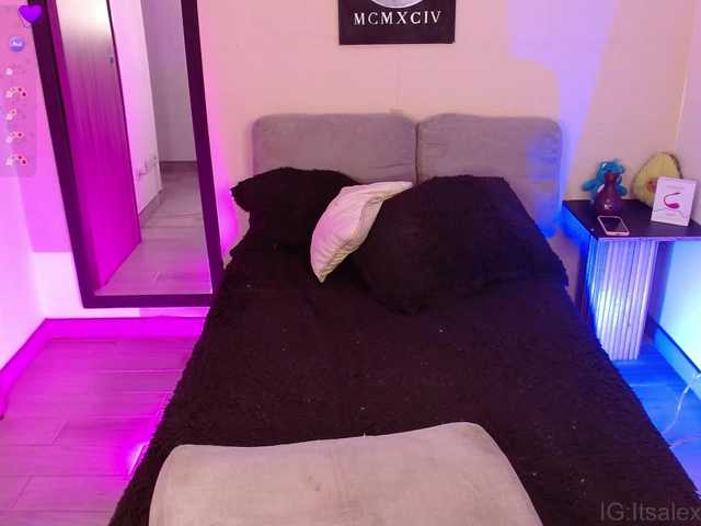 AlexaHart live webcam show