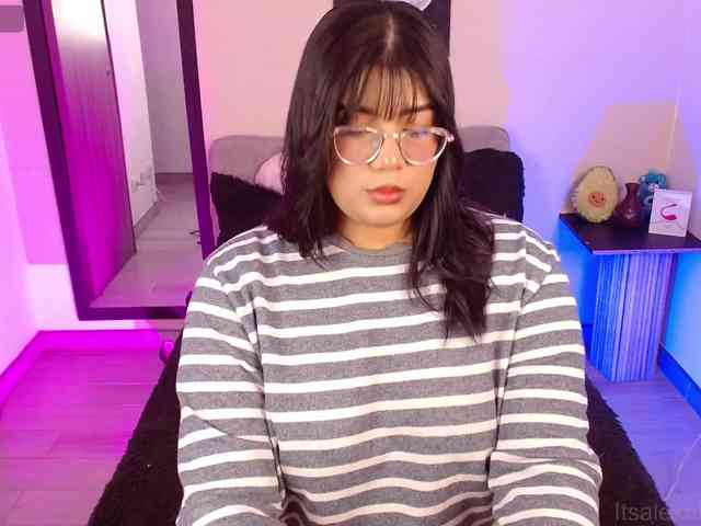 AlexaKim webcam