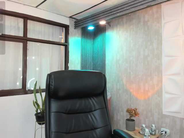 Meghancooper live cam on BongaCams