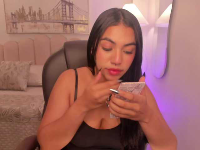 emma-connor live cam on BongaCams