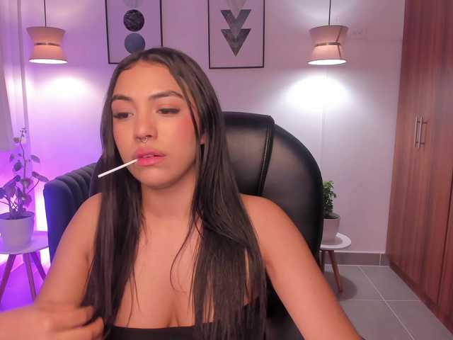 emma-connor live cam on BongaCams