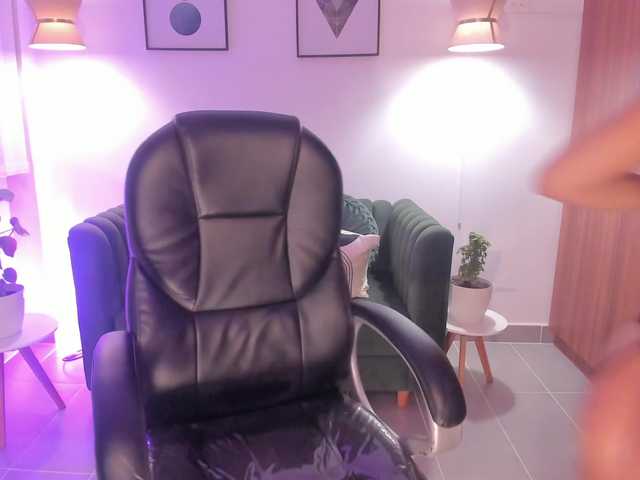 emma-connor live cam on BongaCams