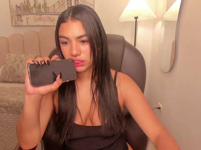 emma-connor live cam on BongaCams