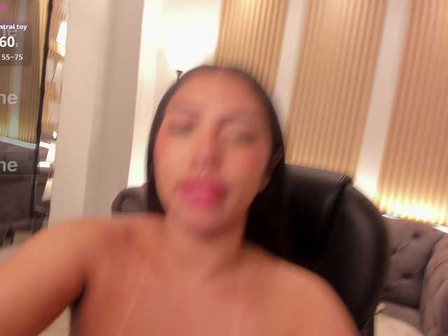 emma-connor live cam on BongaCams