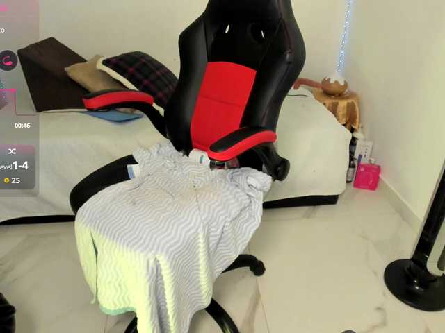 EmaWright live cam on BongaCams
