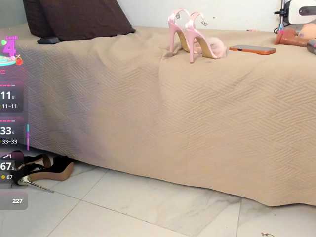 EmaWright live cam on BongaCams