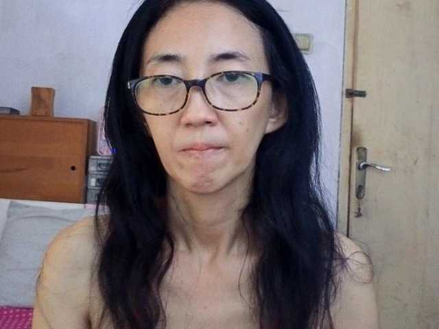 bee077's BongaCams show and profile