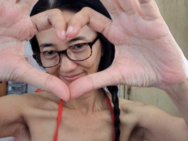 bee077's BongaCams show and profile