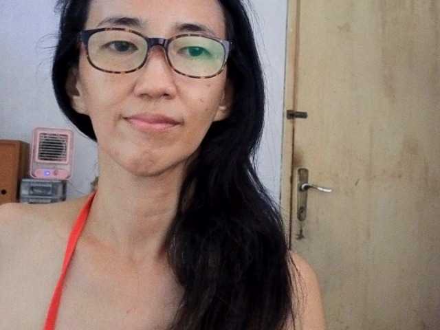 bee077's BongaCams show and profile