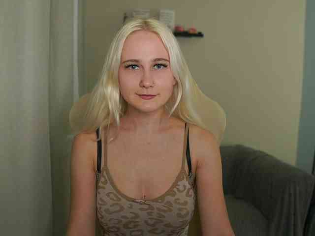 Model: glossybabe