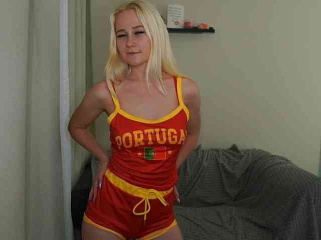 Model: glossybabe