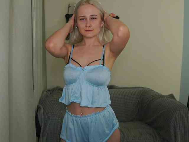 Model: glossybabe