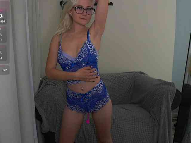 Model: glossybabe