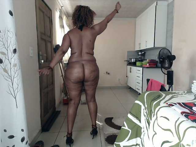 CreamyBum live cam on BongaCams