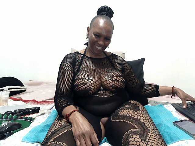 CreamyBum live webcam show