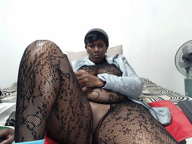 CreamyBum's BongaCams show and profile