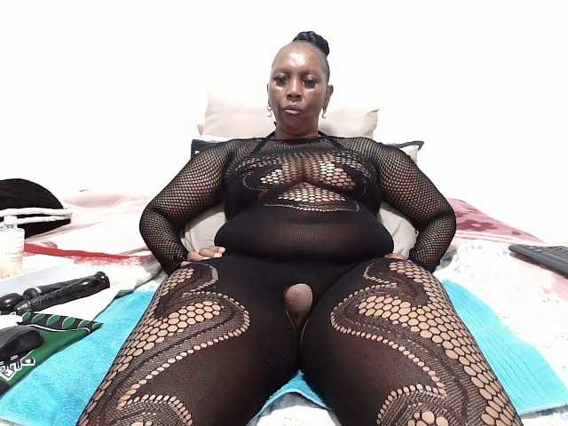 CreamyBum live webcam show