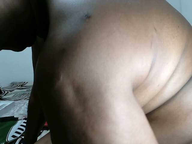 CreamyBum's BongaCams show and profile