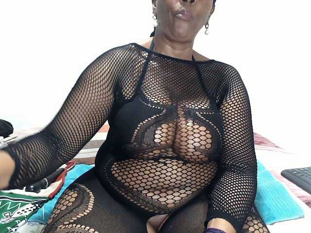 CreamyBum live cam on BongaCams