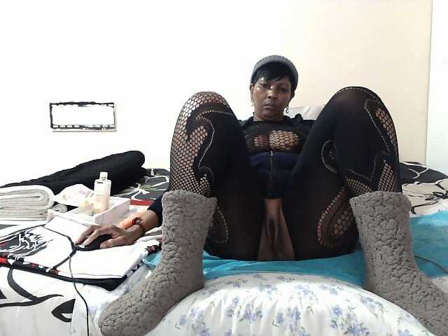CreamyBum live cam on BongaCams