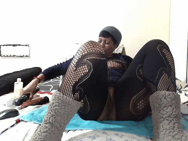 CreamyBum live cam on BongaCams