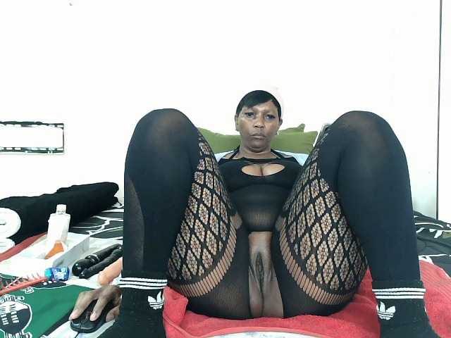 CreamyBum live cam on BongaCams
