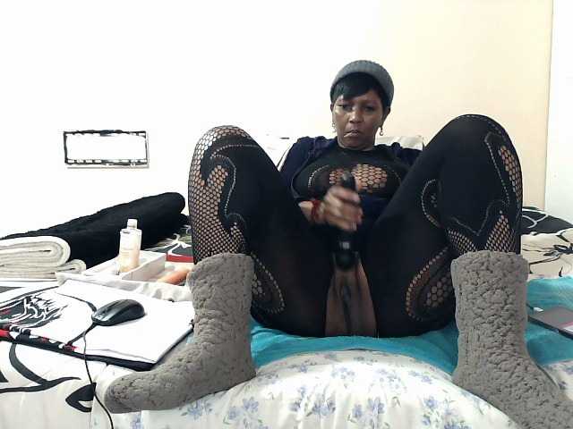 CreamyBum live cam on BongaCams