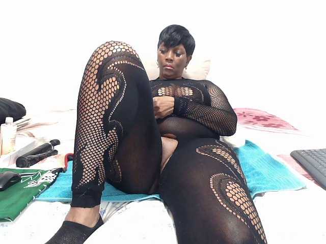 CreamyBum live cam on BongaCams