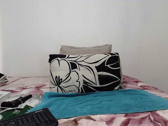 CreamyBum's BongaCams show and profile