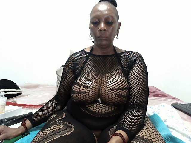 CreamyBum live cam on BongaCams