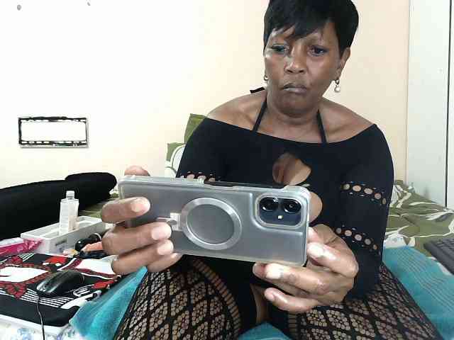 Model: CreamyBum