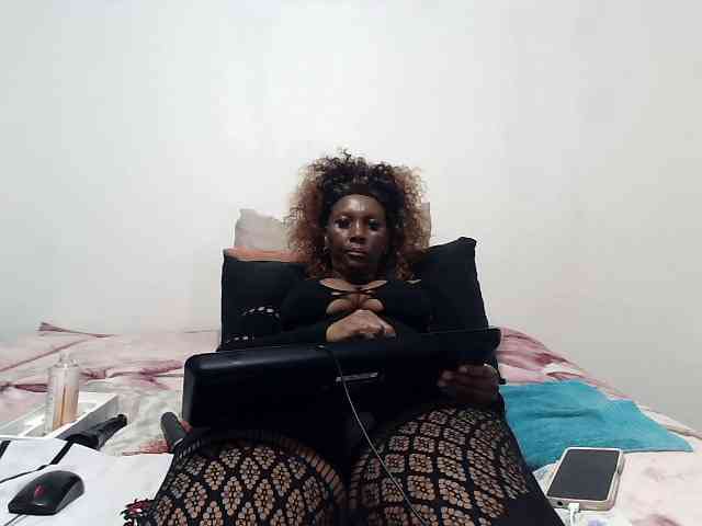 Model: CreamyBum