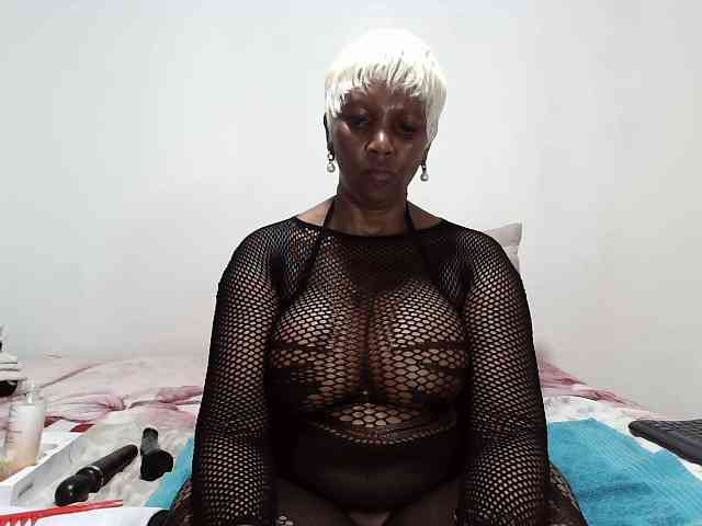 Model: CreamyBum