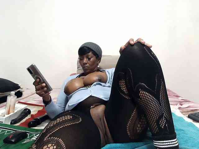 Model: CreamyBum