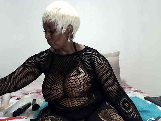 Model: CreamyBum