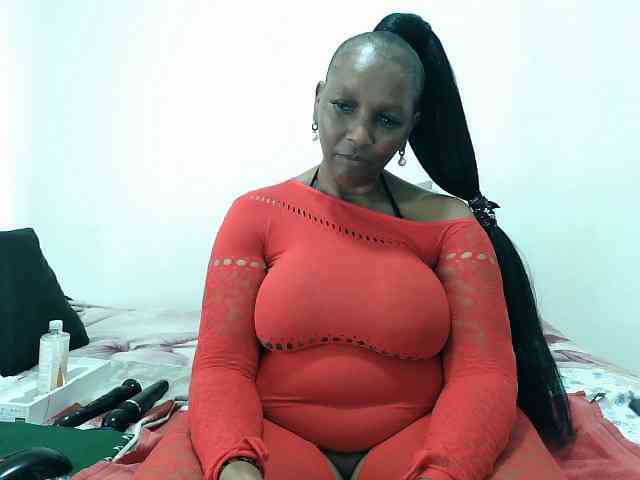 Model: CreamyBum