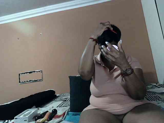 Model: CreamyBum
