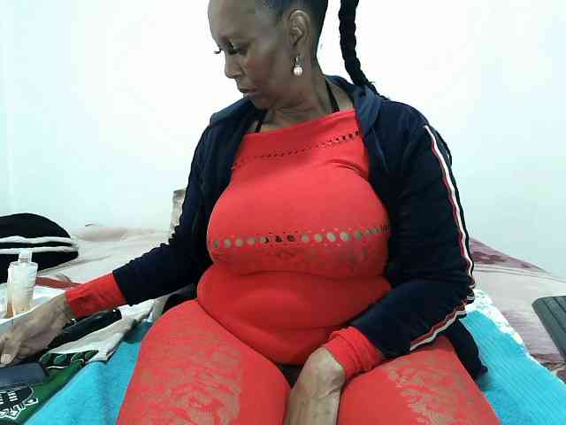Model: CreamyBum