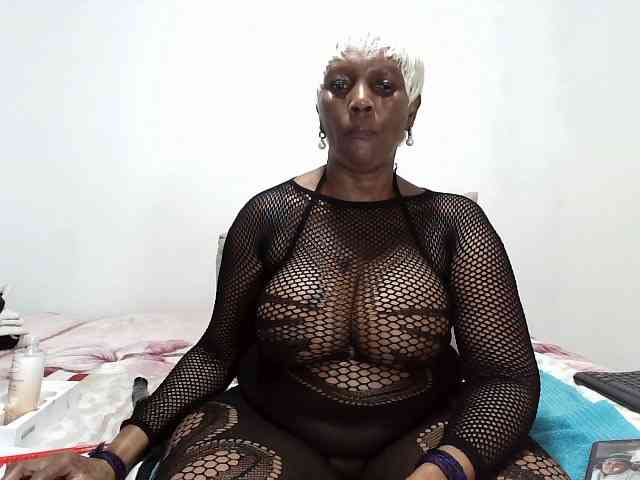Model: CreamyBum