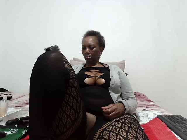 Model: CreamyBum