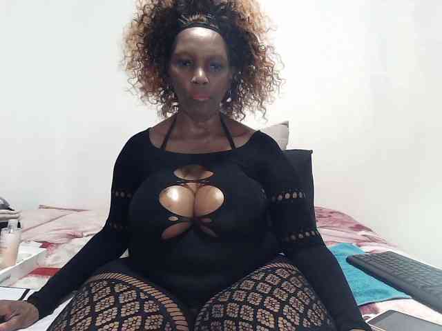 CreamyBum webcam
