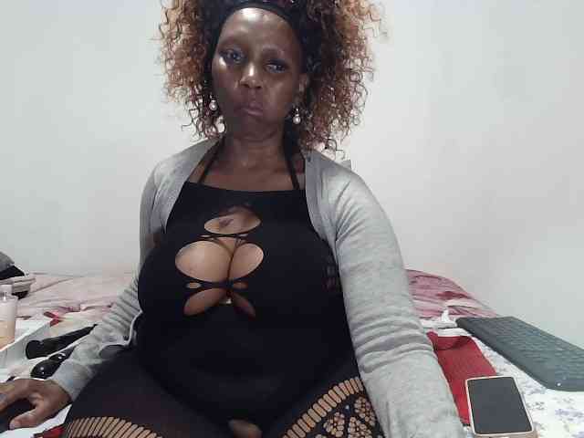 Model: CreamyBum