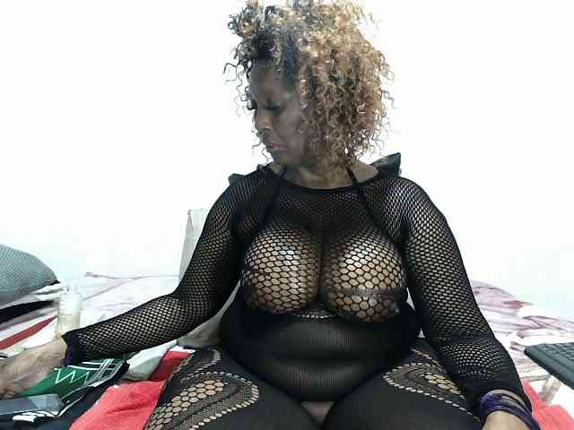 CreamyBum webcam