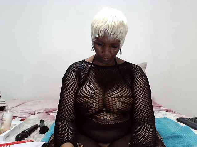 Model: CreamyBum