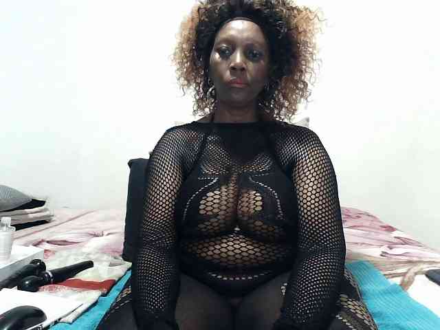 Model: CreamyBum
