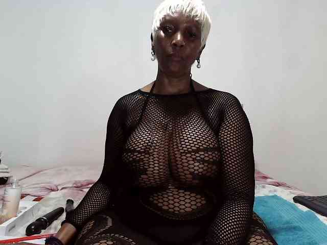 Model: CreamyBum